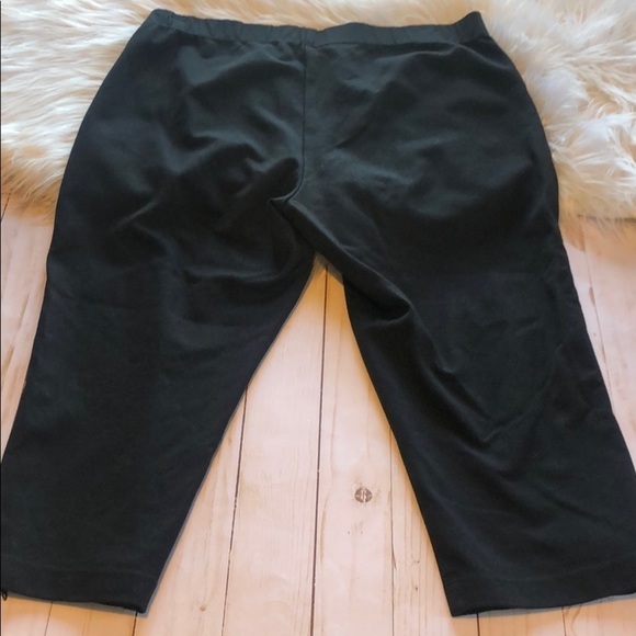 St John black crop pants with bottom side zippers - Picture 5 of 9
